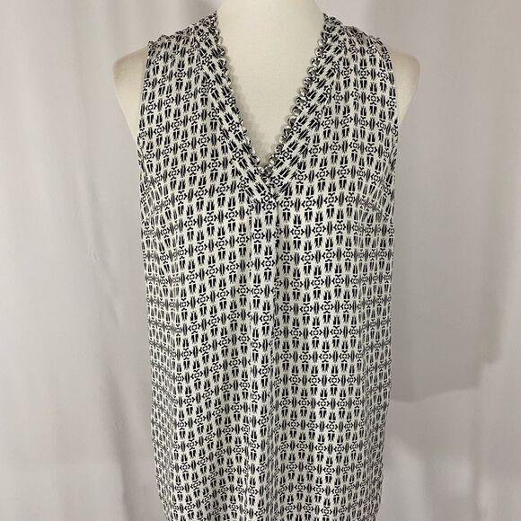 DR2 V Neck Black and White Sleeveless Top - Picture 1 of 5